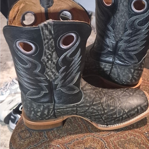 Ariat Other - Ariat Black & Brown Patterned Western Pull-On Boots